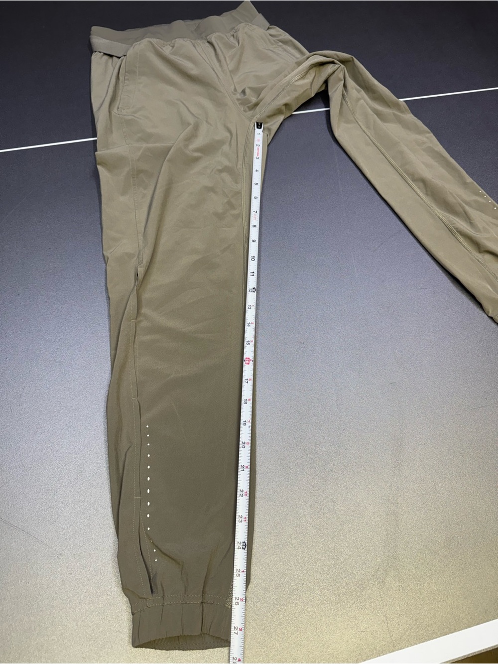 Lululemon Adapted State Jogger Pants Womens Sz 2 Olive Airflow Stretch - Picture 9 of 9
